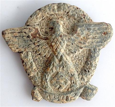 WW2 GERMAN NAZI RELIC FOUND WAFFEN SS GESTAPO POLIZEI POLICE BADGE PIN