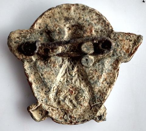 WW2 GERMAN NAZI RELIC FOUND WAFFEN SS GESTAPO POLIZEI POLICE BADGE PIN