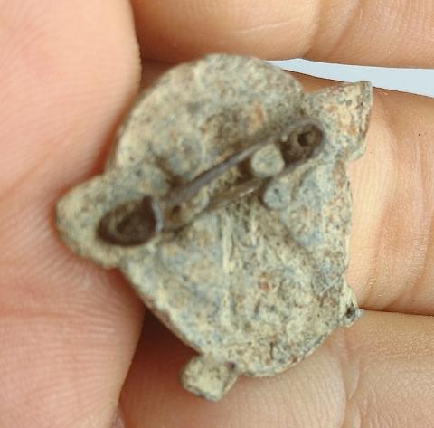 WW2 GERMAN NAZI RELIC FOUND WAFFEN SS GESTAPO POLIZEI POLICE BADGE PIN
