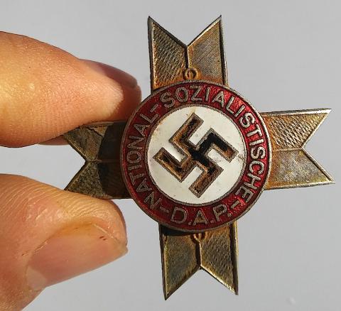 WW2 GERMAN NAZI THIRD REICH ADOLF HITLER NSDAP PARTY MEMBERSHIP PIN RARE VARIATION WITH CROSS