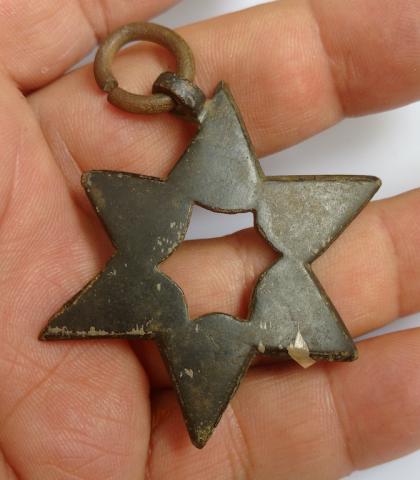 WW2 GERMAN NAZI UNIQUE STAR OF DAVID METAL PENDANT FOUND IN GHETTO AREA OF KRAKOW JEWISH BELONGINGS JUDE JUDEN JOOD JUIF JEW