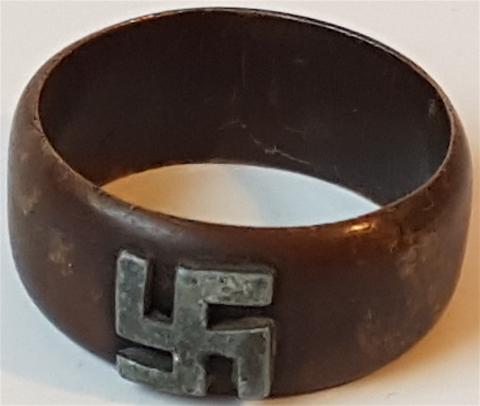 WW2 GERMAN NAZI UNIQUE WAR PERIOD RING WITH A NICE SWASTIKA SOLDIER'S PERSONAL BELONGINGS WW2 GERMAN NAZI UNIQUE WAR PERIOD RING WITH A NICE SWASTIKA SOLDIER'S PERSONAL BELONGINGS
