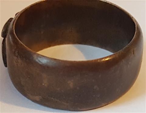 WW2 GERMAN NAZI UNIQUE WAR PERIOD RING WITH A NICE SWASTIKA SOLDIER'S PERSONAL BELONGINGS WW2 GERMAN NAZI UNIQUE WAR PERIOD RING WITH A NICE SWASTIKA SOLDIER'S PERSONAL BELONGINGS