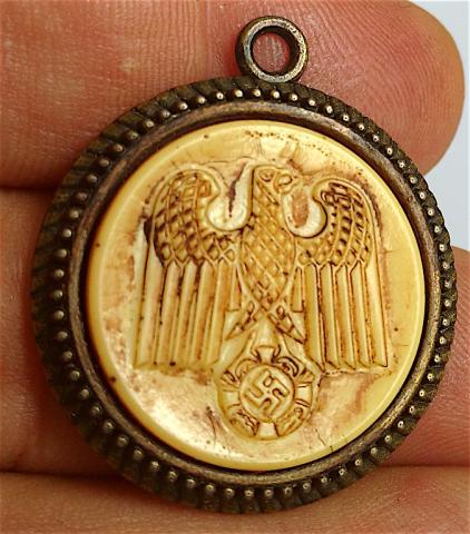 WW2 GERMAN NAZI VERY NICE III REICH MEDAILLON WITH EAGLE AND SWASTIKA