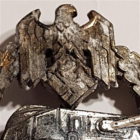 WW2 GERMAN NAZI VERY RARE AND LOW NUMBER ISSUED WAFFEN SS OR HEER - A SPECIAL GRADE TANK BADGE AWARD FOR 75 PANZER ENGAGEMENTS, BY JOSEF FEIX & SÖHNE RELIC FOUND