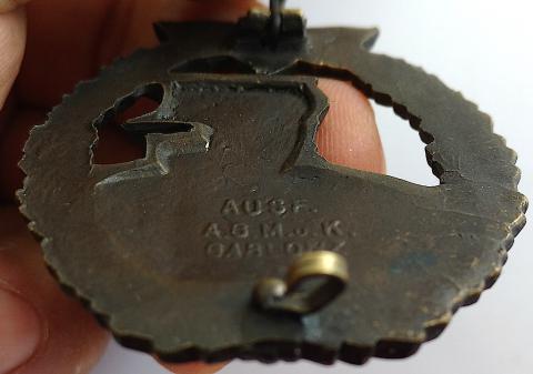 WW2 GERMAN NAZI VERY RARE KRIEGSMARINE AUXILIARY CRUISER BADGE IN BRONZE - MAKER MARKED ON THE BACK 