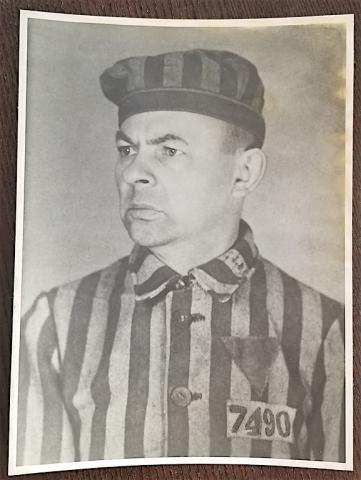 WW2 GERMAN NAZI VERY RARE ORIGINAL BIG SIZE CONCENTRATION CAMP AUSCHWITZ PRISONER INMATE SET OF 2 MUG PHOTO