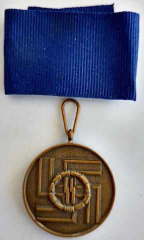 WW2 GERMAN NAZI WAFFEN SS 8 YEARS OF FAITHFUL SERVICES IN THE SS MEDAL AWARD