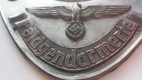 WW2 GERMAN NAZI WAFFEN SS POLIZEI GESTAPO MILITARY POLICE IN BERLIN Feldgendarmerie GORGET