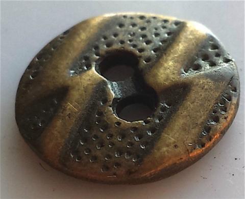 WW2 GERMAN NAZI WAFFEN SS TOTENKOPF PANZER DIVISION UNIFORM TUNIC BUTTON ORIGINAL RUNES