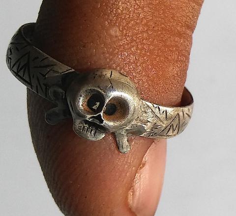 WW2 GERMAN NAZI WAFFEN SS TOTENKOPF UNIQUE SS RING WITH ORIGINAL CASE WITH SS RUNES
