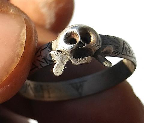 WW2 GERMAN NAZI WAFFEN SS TOTENKOPF UNIQUE SS RING WITH ORIGINAL CASE WITH SS RUNES