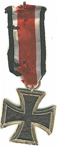 WW2 GERMAN NAZI WEHRMACHT - HEER - ARMY OR WAFFEN SS IRON CROSS MEDAL AWARD SECOND CLASS COMBAT CONDITION