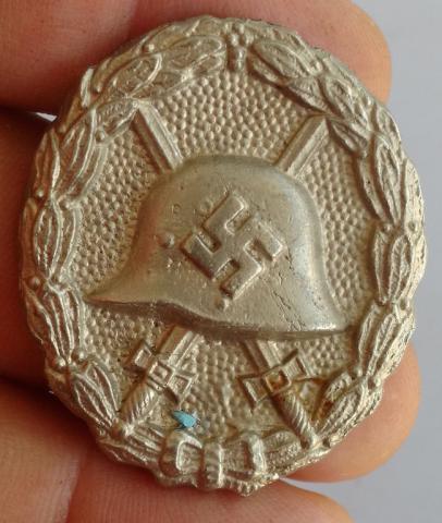 WW2 GERMAN NAZI WEHRMACHT OR WAFFEN SS SILVER SOUND BADGE AWARD ** REPLIKA **