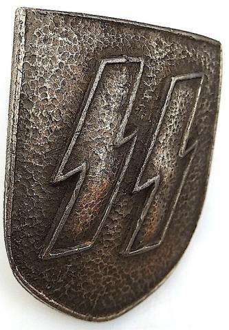 WW2 GERMAN WAFFEN SS METAL CAP INSIGNIA PIN ENGRAVED BERLIN