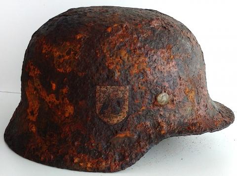 WW2 GERMAN WAFFEN SS TOTENKOPF PANZER GRENADIER EAST FRONT BATTLE RELIC FOUND M42 SINGLE DECAL SS HELMET WITH DOG TAG 