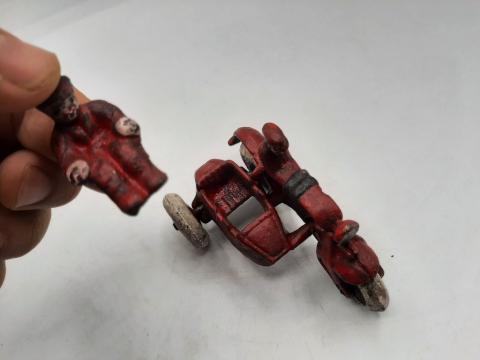 1930s IRON CAST HUBLEY HARLEY DAVIDSON MOTORCYCLE TOY WITH SIDECAR HD