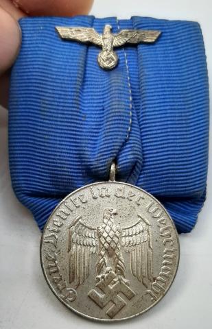 4 YEARS FAITHFUL SERVICES WEHRMACHT MEDAL AWARD PARADE MOUNTED WITH EAGLE PIN ON RIBBON