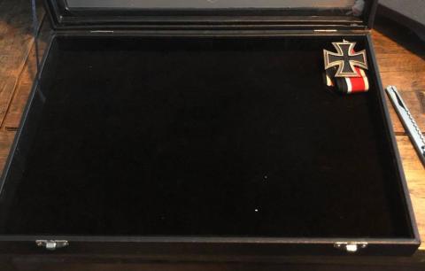 AMAZING DISPLAY CASE WITH THIRD REICH WAFFEN SS TOTENKOPF SKULL