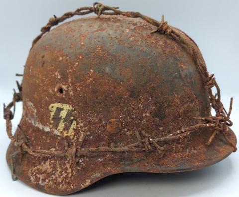 Waffen SS Barbed wire camo M40 single decal SS helmet Quist Q66 original relic found
