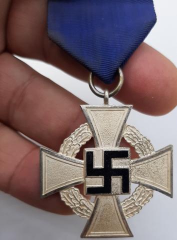 CIVIL SERVICES 25 YEARS FAITHFUL GERMAN MEDAL CASE NAMED ww2 nazi swatika