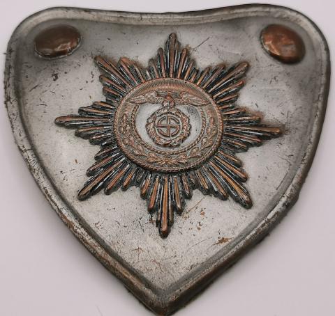 FIRST MODEL NAZI EARLY SA / SS STANDARD UNIFORM BEARER’S GORGET