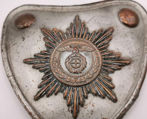 FIRST MODEL NAZI EARLY SA / SS STANDARD UNIFORM BEARER’S GORGET