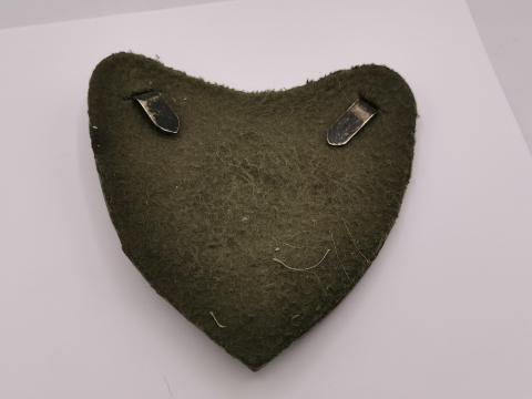 FIRST MODEL NAZI EARLY SA / SS STANDARD UNIFORM BEARER’S GORGET