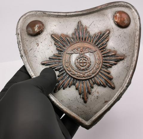 FIRST MODEL NAZI EARLY SA / SS STANDARD UNIFORM BEARER’S GORGET
