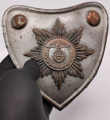 FIRST MODEL NAZI EARLY SA / SS STANDARD UNIFORM BEARER’S GORGET
