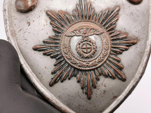 FIRST MODEL NAZI EARLY SA / SS STANDARD UNIFORM BEARER’S GORGET