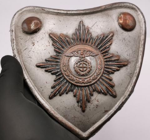 FIRST MODEL NAZI EARLY SA / SS STANDARD UNIFORM BEARER’S GORGET