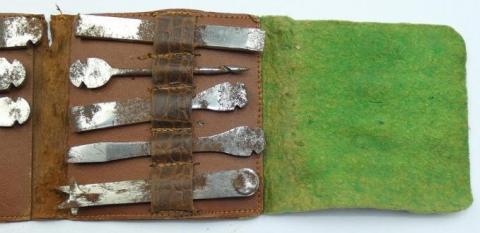 FIELD TOOLS ORIGINAL LEATHER ETUI MANNEQUIN WEHRMACHT, PANZER, ENGINEER, WAFFEN SS MADE BY D.R.G.M