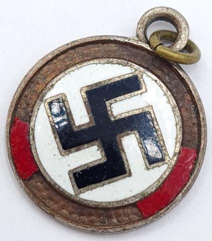 Third Reich NSDAP Adolf Hitler Partisan swastika pendant medaillon