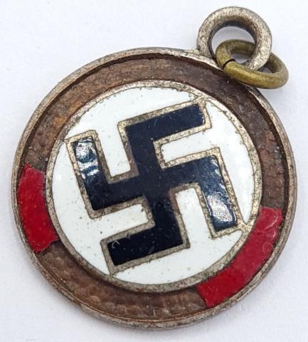 Third Reich NSDAP Adolf Hitler Partisan swastika pendant medaillon