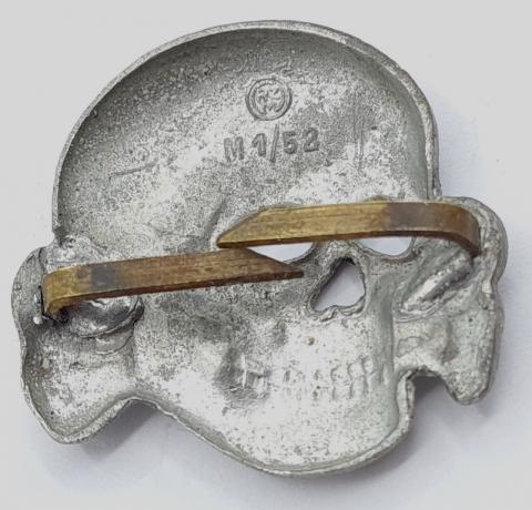 Waffen SS totenkopf visor cap metal insignia skull RZM M1/52 Deschler & Sohn