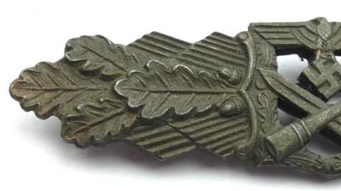 WEHRMACHT WAFFEN SS CLOSED COMBAT CLASP BADGE AWARD IN BRONZE