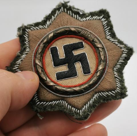 WW2 ORIGINAL NAZI 1941 ARMY HEER GERMAN CROSS IN GOLD STAMPED PATCH AWARD MEDAL