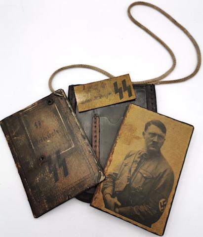 WW2 GERMAN NAZI WAFFEN SS SOLDBUCH ETUI HITLER PICTURE WEHRPAS ID ORIGINAL PHOTO DOGTAG