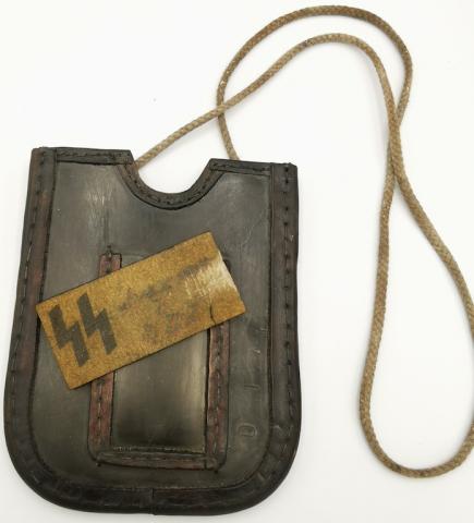 WW2 GERMAN NAZI WAFFEN SS SOLDBUCH ETUI HITLER PICTURE WEHRPAS ID ORIGINAL PHOTO DOGTAG