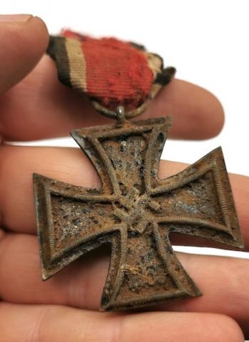 WW2 GERMAN NAZI IRON CROSS SECOND CLASS MEDAL AWARD RELIC FOUND