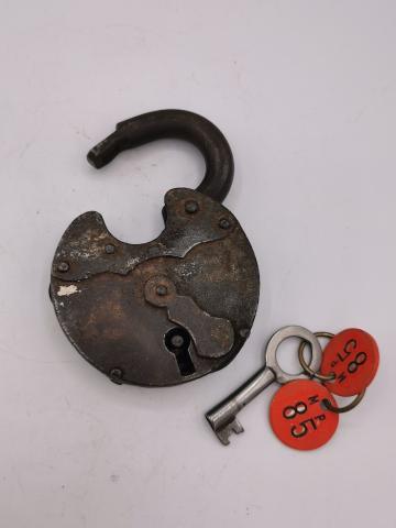 WW2 GERMAN NAZI POW PRISON CONCENTRATION CAMP THIRD REICH PADLOCK KEY EAGLE