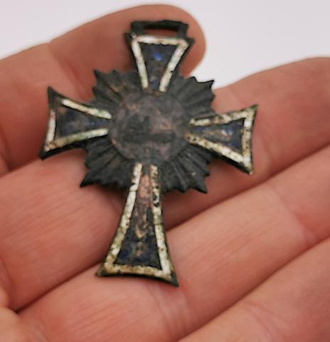 WW2 GERMAN NAZI RELIC GROUND DUG FOUND MOTHER CROSS MEDAL AWARD IN BRONZE