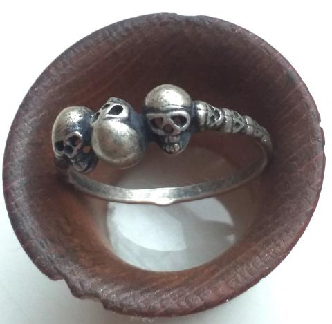 WW2 GERMAN NAZI WAFFEN SS TOTENKOPF CONCENTRATION CAMP GUARD 3 SKULLS DEATH SILVER RING