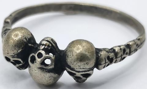 WW2 GERMAN NAZI WAFFEN SS TOTENKOPF CONCENTRATION CAMP GUARD 3 SKULLS DEATH SILVER RING