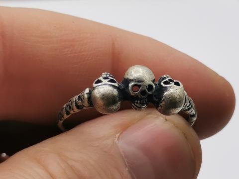 WW2 GERMAN NAZI WAFFEN SS TOTENKOPF CONCENTRATION CAMP GUARD 3 SKULLS DEATH SILVER RING