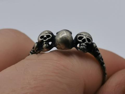 WW2 GERMAN NAZI WAFFEN SS TOTENKOPF CONCENTRATION CAMP GUARD 3 SKULLS DEATH SILVER RING