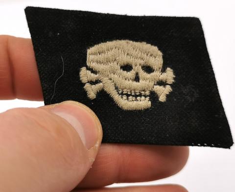 WW2 GERMAN NAZI WAFFEN SS TOTENKOPF NCO COLLAR TAB TUNIC REMOVED CONCENTRATION CAMP GUARDS SS