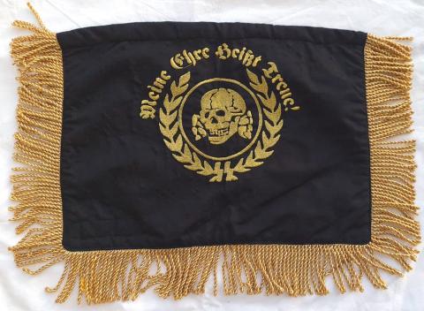 WW2 GERMAN NAZI WAFFEN SS TOTENKOPF TRUMPET BANNER PENNANT FLAG WITH SKULL AND SS DAGGER MOTTO