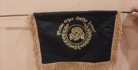 WW2 GERMAN NAZI WAFFEN SS TOTENKOPF TRUMPET BANNER PENNANT FLAG WITH SKULL AND SS DAGGER MOTTO